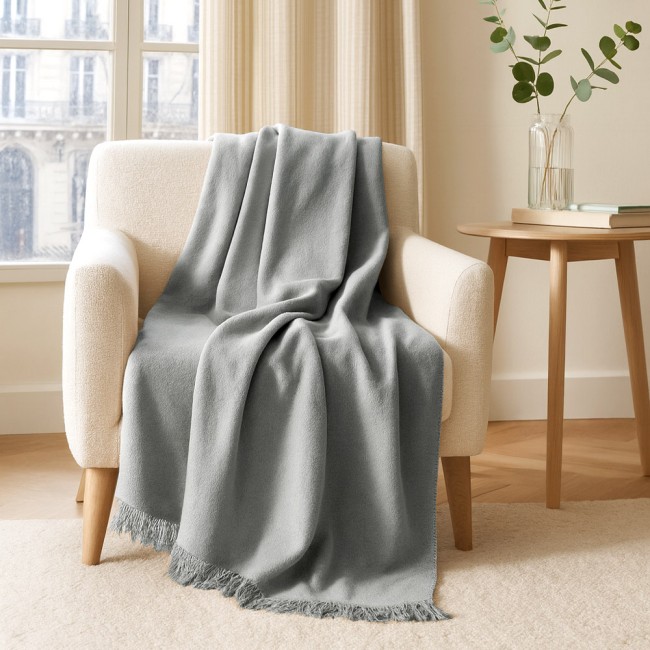  Delikatny, bardzo ciepły, miękki koc bawełniany 150x200 z frędzlami w kolorze szarym 