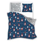 Pościel bawełniana w rozmiarze 220x200 cm z motywem czerwonych skrzatów i prezentów na niebieskim tle. Poduszki w kolorze szarym z drobnym wzorem świątecznym. Materiał gładki, z wyraźnymi detalami graficznymi.