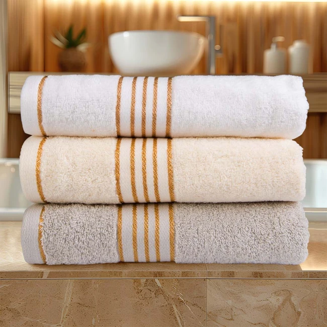 Komplet ręczników z bawełny w eco pudełku kolor biały z bordiurą w złote paski 500 g/m2 TIWANO 3 kpl.