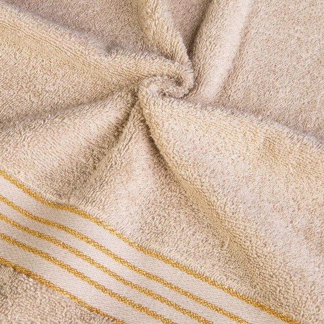 Komplet ręczników z bawełny w eco pudełku beżowy i czarny z bordiurą w złote paski 500 g/m2 TIWANO 4 kpl.
