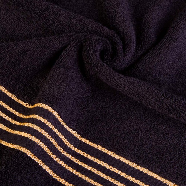 Komplet ręczników z bawełny w eco pudełku beżowy i czarny z bordiurą w złote paski 500 g/m2 TIWANO 4 kpl.