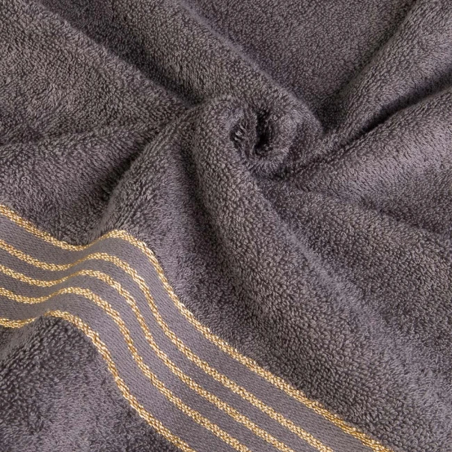 Komplet ręczników z bawełny w eco pudełku szary i ciemny szary z bordiurą w złote paski 500 g/m2 TIWANO 4 kpl.