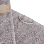 Komplet ręczników z bawełny w eco pudełku szary i ciemny szary z bordiurą w złote paski 500 g/m2 TIWANO 4 kpl.