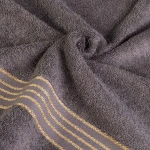 Komplet ręczników z bawełny w eco pudełku jasny szary i ciemny szary z bordiurą w złote paski 500 g/m2 TIWANO 6 kpl.