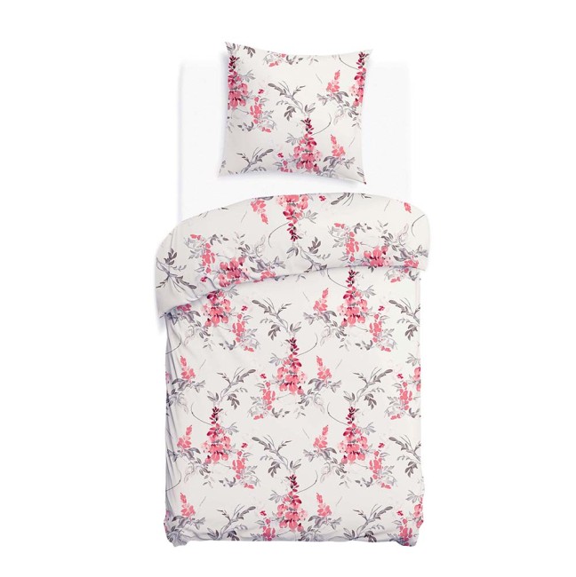 Pościel bawełniana 140x200 w kolorze beżowym z różowymi kwiatami, z poduszką w tym samym wzorze. Złożona, prezentująca delikatny, kwiatowy motyw na jasnym tle. Idealna do sypialni, dodająca lekkości i świeżości wnętrzu.