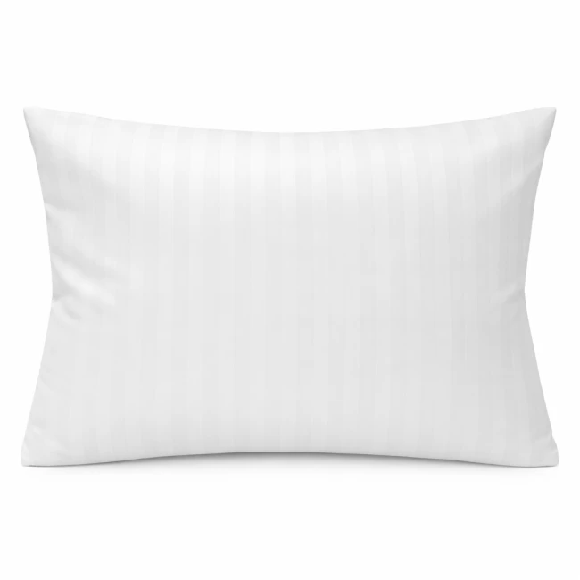 Pościel hotelowa bawełniana 160x200, w kolorze białym z delikatnymi paskami o szerokości 1 cm, rozłożona na płasko. Widoczne wykończenie zakładki 30 cm. Tło proste, białe. Idealna do luksusowej aranżacji sypialni.