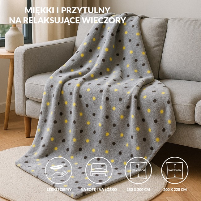 Puszysty koc dekoracyjny w kolorze jasnego szarego z wzorem w żółte i brązowe kropki, rozłożony na sofie. Wymiary 150x200 cm, wykonany z miękkiego, ciepłego materiału, idealny na relaksujące wieczory.