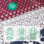 Pościel flanelowa 220x200 cm w kolorze bordowym z widocznymi białymi wzorami w kratkę i renifery, złożona w prostokątny kształt. Materiał o miękkiej fakturze, zaprezentowana na jednolitym tle, pod kątem zbliżenia.