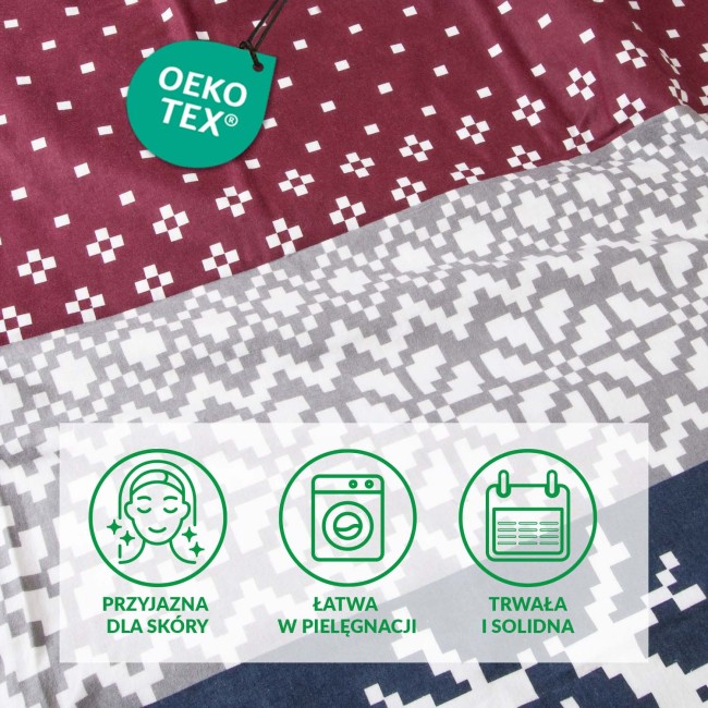 Pościel flanelowa 160x200 Arvena w kolorze bordowym z białymi reniferami i kratką. Ułożona rozłożona na płaskiej powierzchni, pokazująca wzory w różnych odcieniach. Materiał flanelowy z przyjemną fakturą, nadający się na chłodniejsze dni.