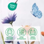 Pościel flanelowa 180x200 Florina Snow w białym kolorze z kolorowymi kwiatami, w tym fioletowymi i pomarańczowymi, oraz niebieskim motylem. Ujęcie pokazuje szczegóły wzoru, leżąca rozłożona na płaskiej powierzchni.