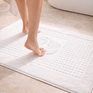 Dywanik łazienkowy 50x70 Stopki kolor biały DD