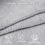 Koc bawełniany 200x220 cm w jasnoszarym kolorze, z frędzlami na krótszych bokach. Ułożony w pozycji leżącej, ukazuje fakturę materiału i detal obramowania. Tekstura jest miękka i przyjemna w dotyku, idealna do aranżacji wnętrz.