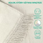 Koc bawełniany 150x200 cm w kremowym kolorze z frędzlami. Widoczna tekstura materiału, starannie wykończone brzegi. Idealny jako dekoracyjny akcent w salonie lub sypialni, pasuje do beżu, szarości i bieli.