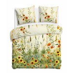 Pościel satyna bawełniana 220x200 Solaia w kremowym kolorze z kwiatowym wzorem przedstawiającym łąkę z żółtymi, pomarańczowymi i zielonymi roślinami, zawiera poszewki na poduszki oraz narzutę, zbliżenie na detale wzoru.