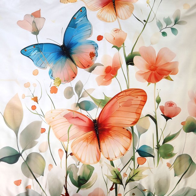 Pościel satyna bawełniana 220x200 z kolorowymi motylami i kwiatami w odcieniach różu i błękitu. Wzór z dużymi, delikatnymi motylami oraz pastelowymi kwiatami na jasnym tle. Idealna do sypialni, dodaje lekkości i świeżości.