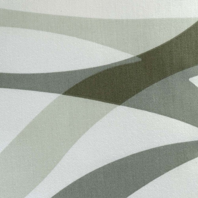 Pościel satyna bawełniana 160x200 w kolorze zielonym z dekoracyjnym wzorem liści. Materiał gładki, o delikatnej fakturze, ułożony na płasko, z subtelnymi odcieniami zieleni i szarości. Idealna do nowoczesnej aranżacji sypialni.