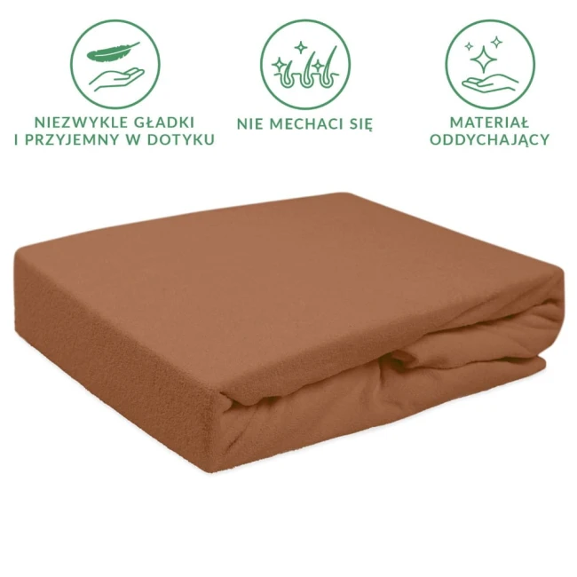 Prześcieradło frotte z gumką 70x160 w kolorze czekoladowym, leżące na jasnym tle. Materiał występuje w jednolitej, teksturowanej fakturze. Produkt jest złożony, z widocznym gumowym wykończeniem na brzegach, co zapewnia stabilne dopasowanie do materaca.