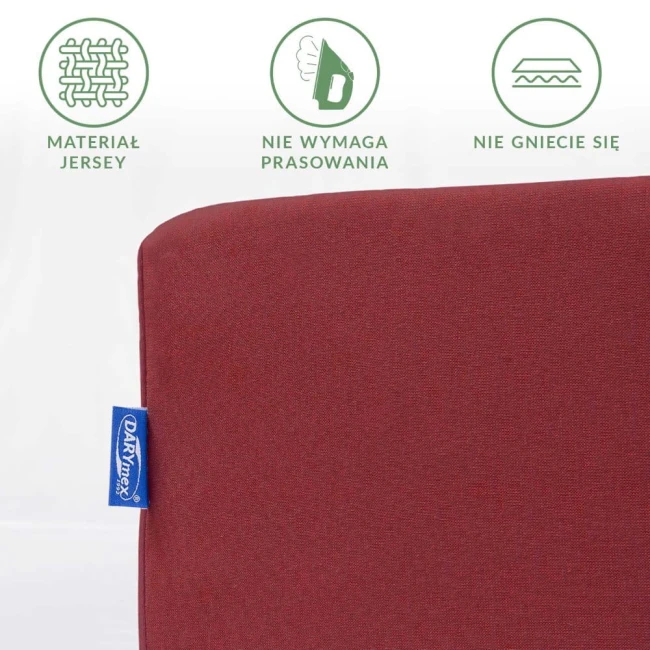 Prześcieradło jersey z gumką w kolorze bordowym, o wymiarach 70x160 cm. Zbliżenie na materiał, który nie wymaga prasowania i nie gniecie się. Widoczna metka z logo producenta.
