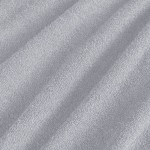 Pościel frotte 135x200 w kolorze jasno szarym, z teksturą pętelkową. Ułożona w lekki sposób, ukazująca miękkość i przyjemność w dotyku materiału. Tło jest jednolite, co podkreśla kolorystykę produktu.