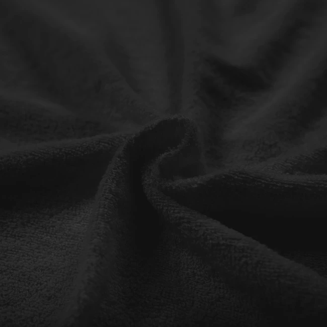 Pościel frotte w kolorze czarnym o wymiarach 135x200 cm. Tekstura materiału jest miękka i puszysta, z wyraźnym splotem, co zapewnia komfort użytkowania. Produkt leży rozwinięty, ukazując całą powierzchnię tkaniny.