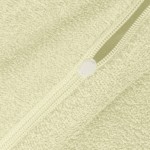 Pościel frotte w kolorze kremowym o wymiarach 155x220 cm. Widoczny zamek błyskawiczny oraz teksturowana, puszysta powierzchnia materiału, która zapewnia komfort i ciepło.