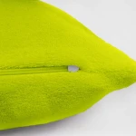 Poszewka frotte 80x80 cm w kolorze limonkowym, z wyraźną teksturą. Zamek błyskawiczny umieszczony na boku, umożliwiający łatwe zdejmowanie. Produkt leży na białym tle, podkreślając intensywność koloru.