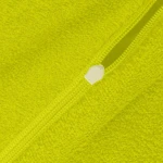 Poszewka frotte 80x80 w kolorze limonkowym, wykonana z miękkiego materiału. Zamek błyskawiczny w białym kolorze, widoczny na zdjęciu, ułatwia zakładanie i zdejmowanie. Tekstura frotte zapewnia przyjemność w dotyku.