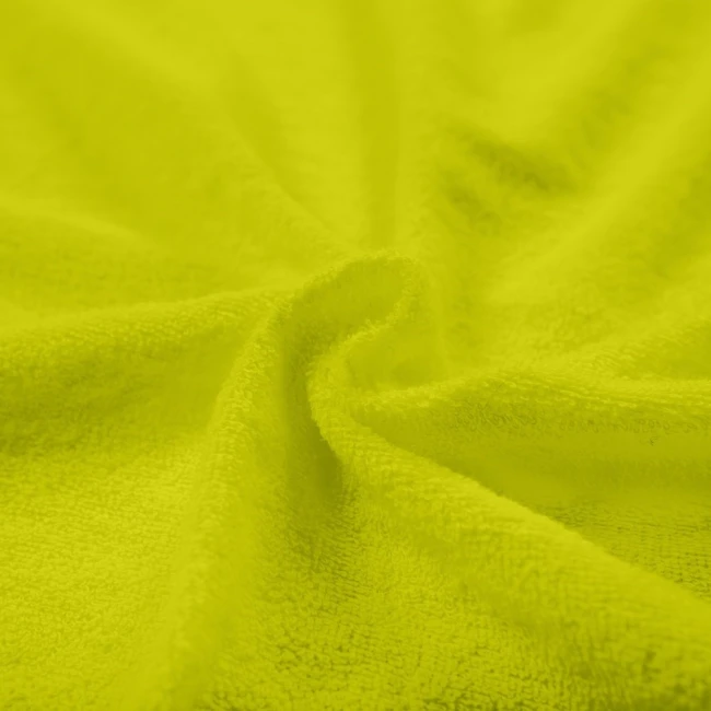 Poszewka frotte 80x80 w kolorze limonkowym, wykonana z miękkiego materiału o teksturowanej powierzchni. Złożona w kształt fal, ukazuje intensywny, jasny odcień zieleni. Idealna do dekoracji poduszek w nowoczesnych wnętrzach.