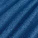 Poszewka frotte 80x80 w kolorze chabrowym, wykonana z miękkiego materiału o teksturowanej powierzchni. Ujęcie z bliska, pokazujące szczegóły tkaniny. Idealna do poduszek, w intensywnym niebieskim odcieniu.