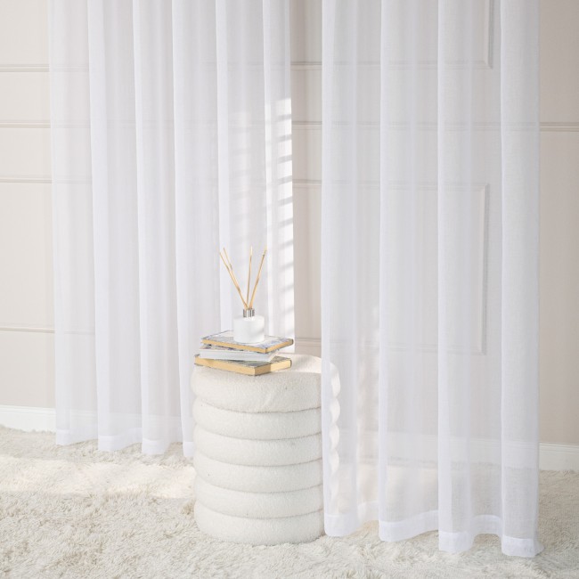  Delikatna, gładka firanka gotowa do zawieszenia w rozmiarze 200x250 cm 