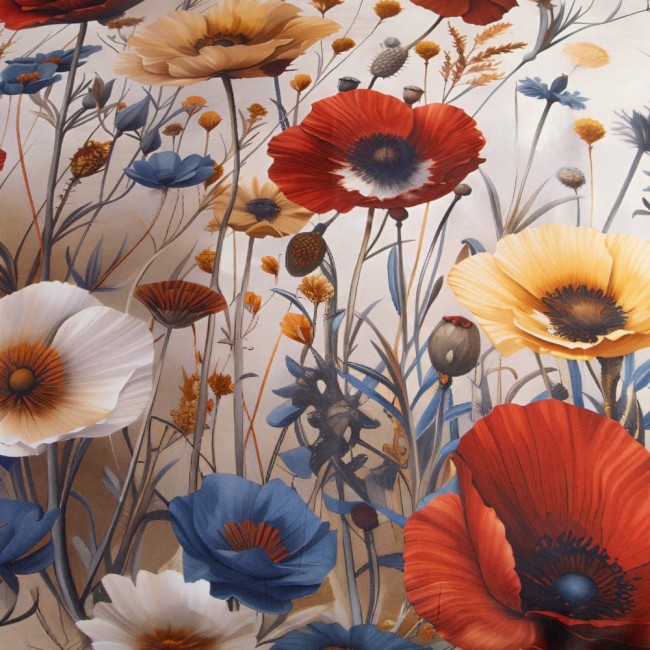 Pościel w kolorze kremowym z wzorem polnych czerwonych, niebieskich i żółtych kwiatów. Materiał to satyna bawełniana. Produkt leży na płaskiej powierzchni, prezentując detale kwiatowe i teksturę tkaniny.