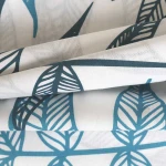 Pościel bawełniana 160x200 Amazoni biała w dekoracyjne niebieskie liście, Cottonlove Exclusive