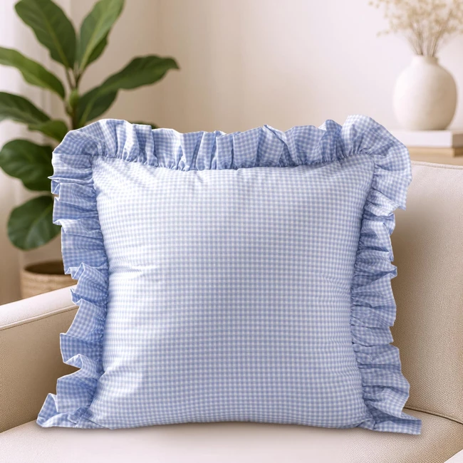  Niebieska dekoracyjna poszewka na poduszkę 45x45 cm z delikatną falbanką i w kropki 