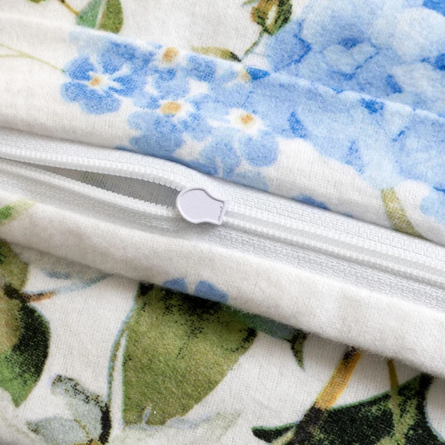 Poszewka flanelowa 40x40 Amelia Blue, biała w niebieskie kwiaty, Flanelove