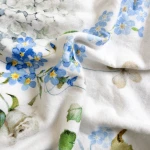 Poszewka flanelowa 40x40 Amelia Blue, biała w niebieskie kwiaty, Flanelove