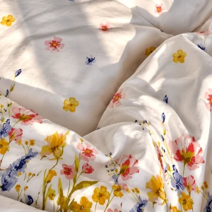 Pościel flanelowa 220x200 Bellis White, biała w kolorowe kwiaty, Flanelove