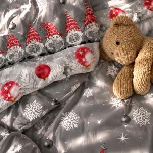 Pościel flanelowa 160x200 Iskierka, szara w czerwone skrzaty i bombki, Flanelove