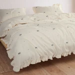 Pościel bawełniana 160x200 Med Cream kremowa w kokardki z falbanką, Ribbon