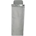 Parasol mini w kolorze szarym, pionowo ustawiony, z widocznym uchwytem. Na górze znajduje się pasek z napisem I love rain. Prosty, jednolity dość ciemny kolor tła. Idealny do użytku w deszczu.