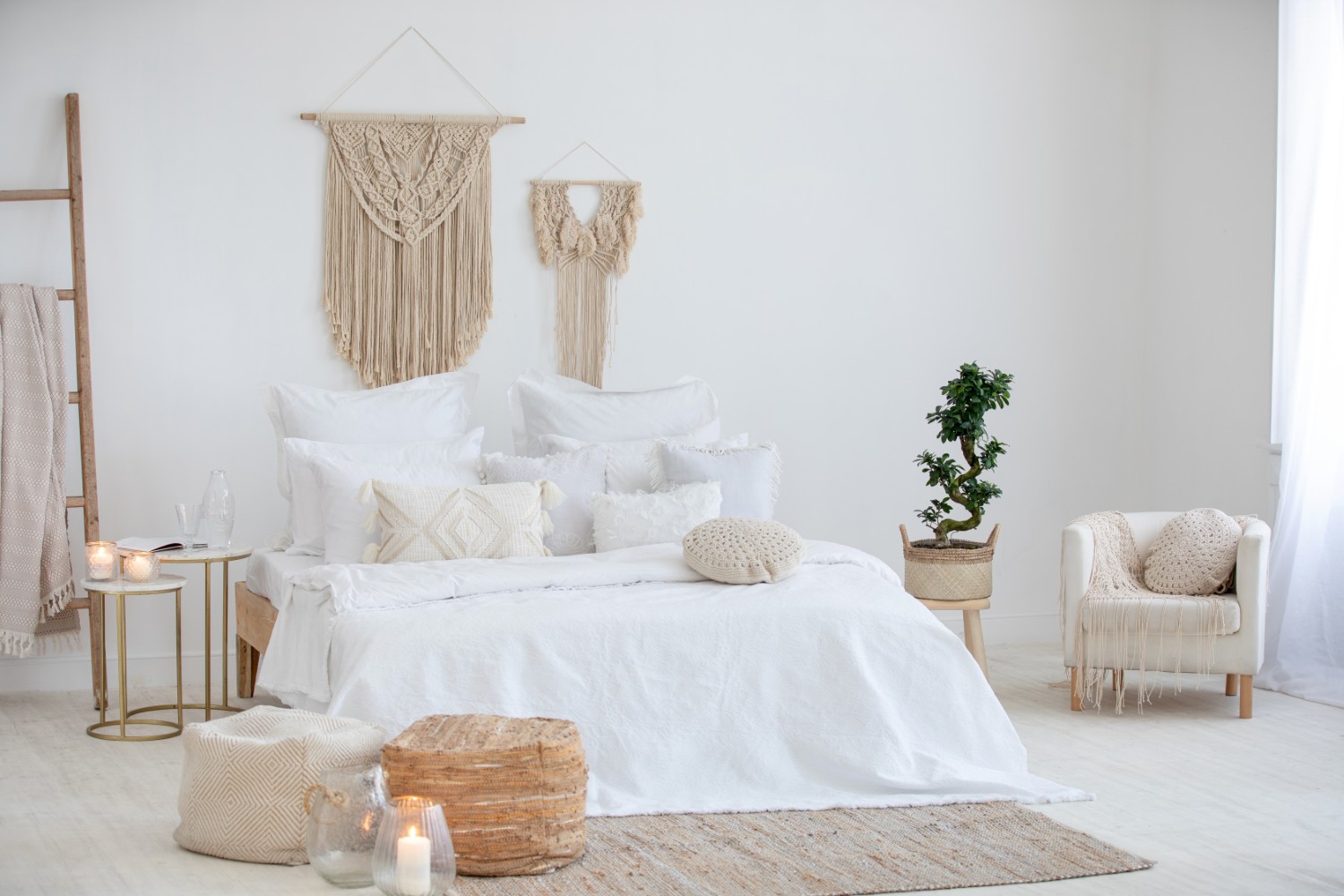 sypialnia biala boho